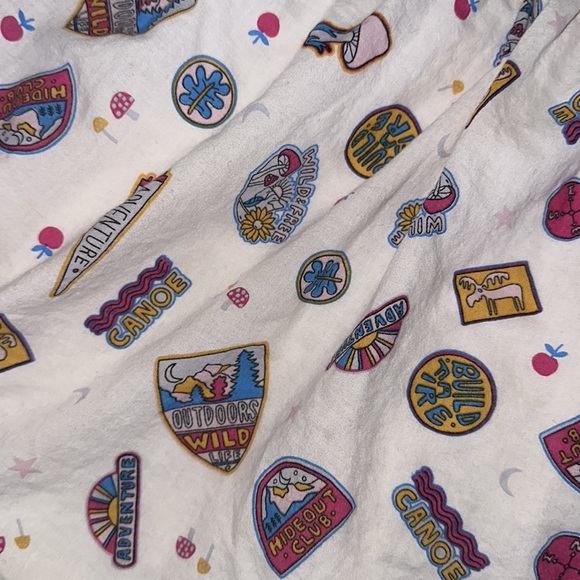 Cute hippie adventure themed girl’s dress size 4 + Disney princess extras - Picture 3 of 6